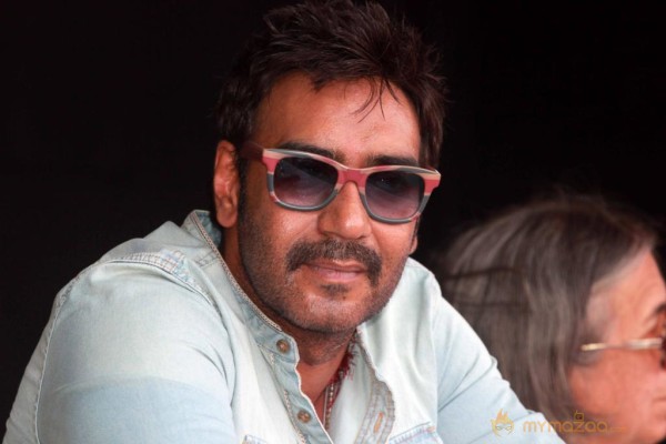Kajol Devgn & Ajay Devgn At The Clean & Green Lonavala Event 