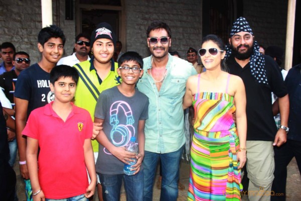 Kajol Devgn & Ajay Devgn At The Clean & Green Lonavala Event 
