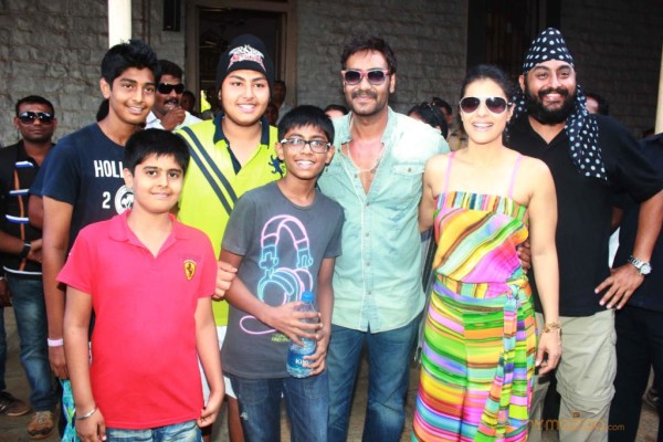 Kajol Devgn & Ajay Devgn At The Clean & Green Lonavala Event 