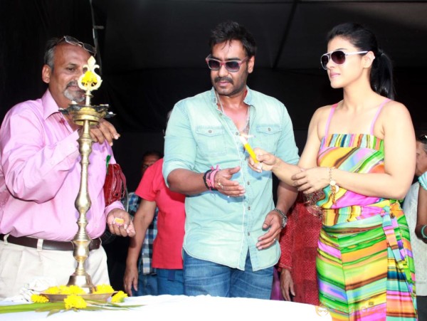 Kajol Devgn & Ajay Devgn At The Clean & Green Lonavala Event 
