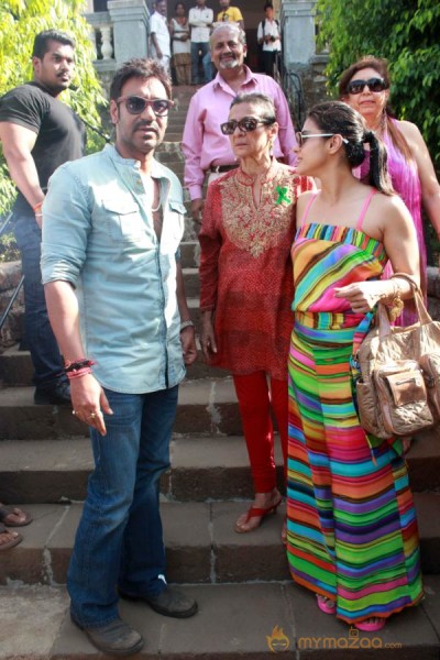 Kajol Devgn & Ajay Devgn At The Clean & Green Lonavala Event 