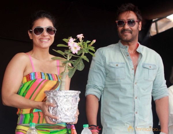 Kajol Devgn & Ajay Devgn At The Clean & Green Lonavala Event 