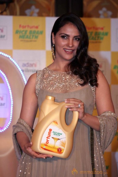 Lara Dutta At Fautune Rice Oil lauch