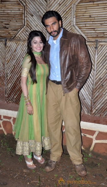 Lootera Team Promote On The Sets Of TV Serial Uttaran 