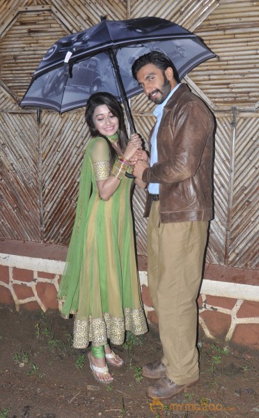 Lootera Team Promote On The Sets Of TV Serial Uttaran 
