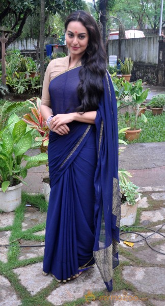 Lootera Team Promote On The Sets Of TV Serial Uttaran 