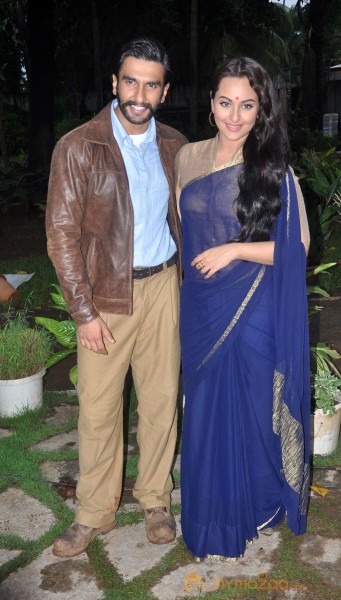 Lootera Team Promote On The Sets Of TV Serial Uttaran 