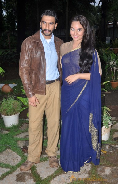 Lootera Team Promote On The Sets Of TV Serial Uttaran 