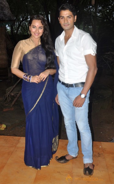 Lootera Team Promote On The Sets Of TV Serial Uttaran 