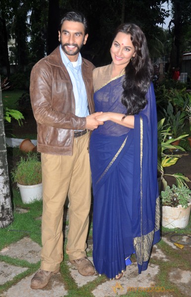 Lootera Team Promote On The Sets Of TV Serial Uttaran 