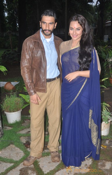 Lootera Team Promote On The Sets Of TV Serial Uttaran 