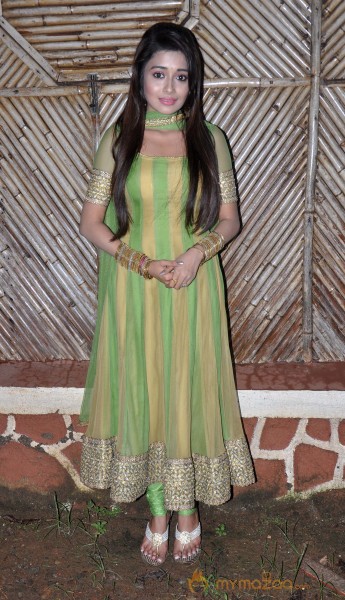 Lootera Team Promote On The Sets Of TV Serial Uttaran 
