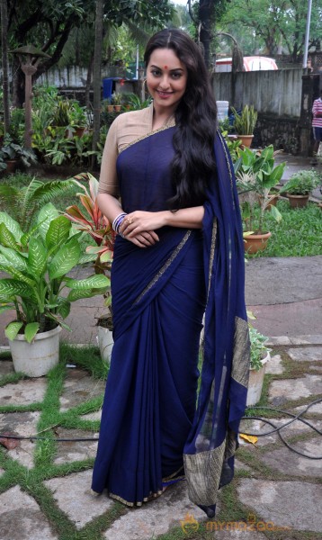 Lootera Team Promote On The Sets Of TV Serial Uttaran 