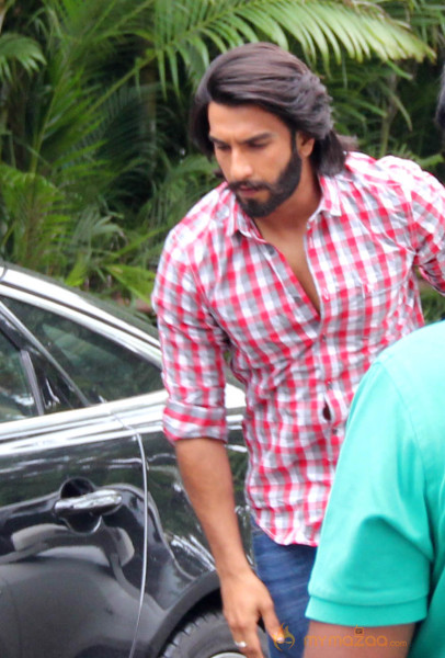 Ranveer Singh Promoting Lootera Movie 