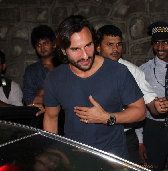 Saif Ali Khan & Kareena Kapoor Snapped In Nido 