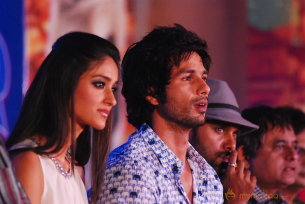 Shahid kapoor And Ileanadcruz At Phata Poster Release