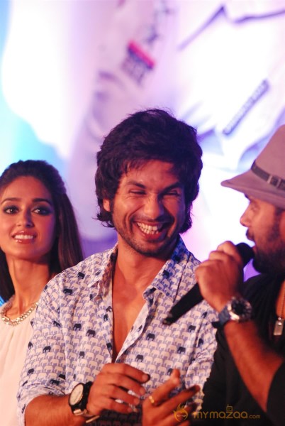 Shahid kapoor And Ileanadcruz At Phata Poster Release