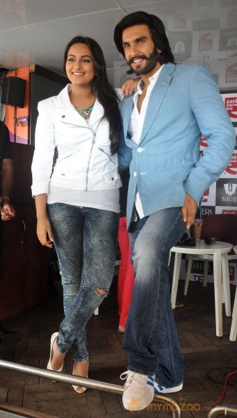 Sonakshi-Ranveer Promote Lootera at Cafe Coffee Day Photos 