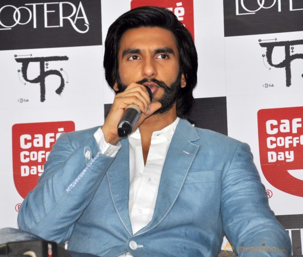 Sonakshi-Ranveer Promote Lootera at Cafe Coffee Day Photos 