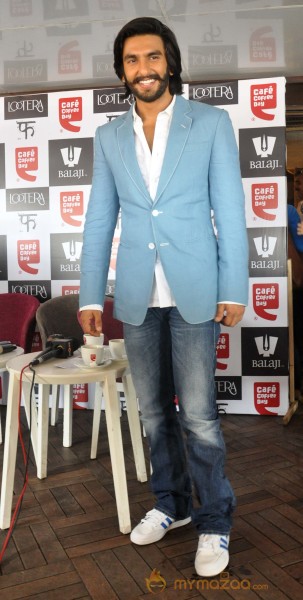 Sonakshi-Ranveer Promote Lootera at Cafe Coffee Day Photos 