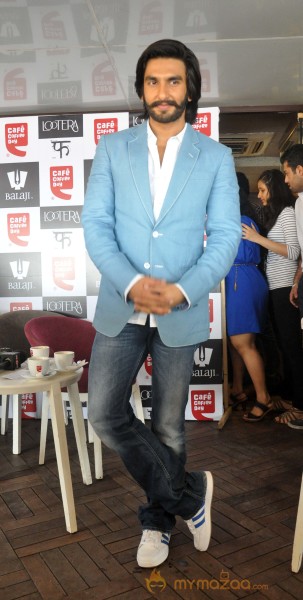 Sonakshi-Ranveer Promote Lootera at Cafe Coffee Day Photos 