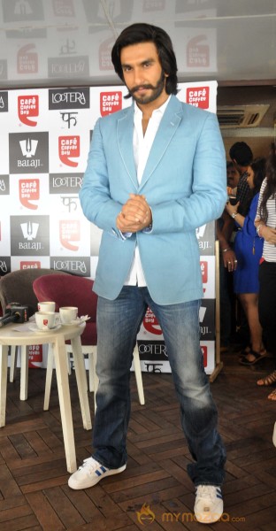 Sonakshi-Ranveer Promote Lootera at Cafe Coffee Day Photos 