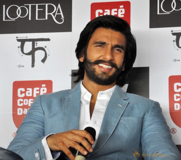 Sonakshi-Ranveer Promote Lootera at Cafe Coffee Day Photos 