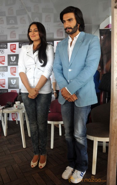 Sonakshi-Ranveer Promote Lootera at Cafe Coffee Day Photos 