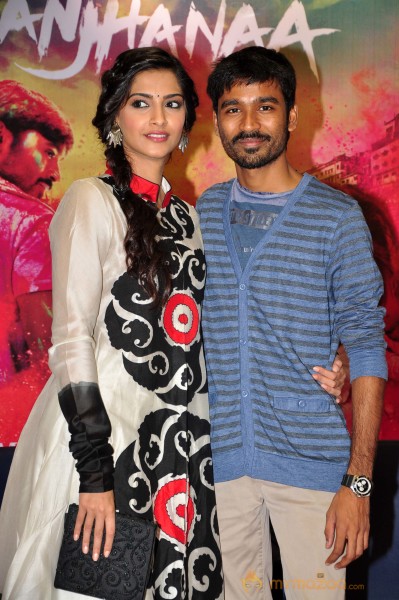 Sonam Kapoor & Dhanush At Reliance Digital Event 