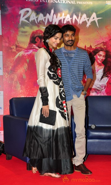 Sonam Kapoor & Dhanush At Reliance Digital Event 