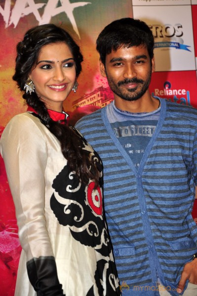 Sonam Kapoor & Dhanush At Reliance Digital Event 