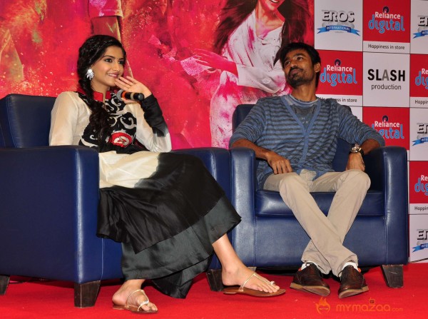 Sonam Kapoor & Dhanush At Reliance Digital Event 