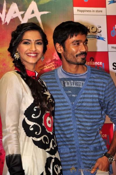 Sonam Kapoor & Dhanush At Reliance Digital Event 
