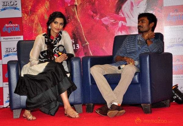 Sonam Kapoor & Dhanush At Reliance Digital Event 