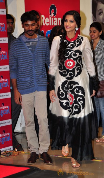 Sonam Kapoor & Dhanush At Reliance Digital Event 