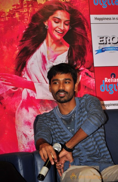 Sonam Kapoor & Dhanush At Reliance Digital Event 