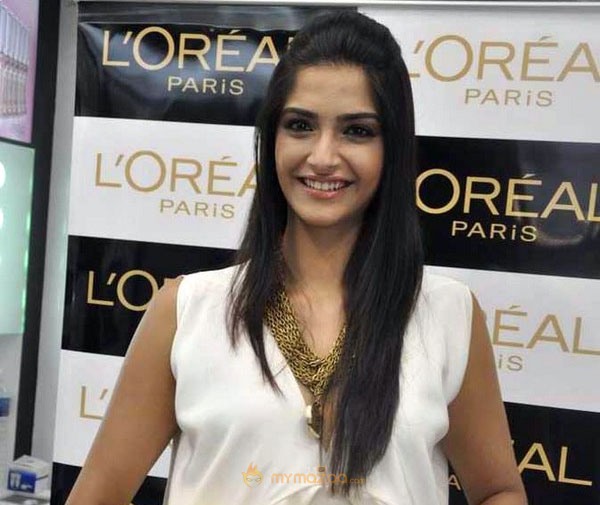Sonam Kapoor at the launch of Spring Summer 2010 look ‘Golden Girl’ in Mumbai