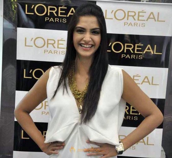Sonam Kapoor at the launch of Spring Summer 2010 look ‘Golden Girl’ in Mumbai