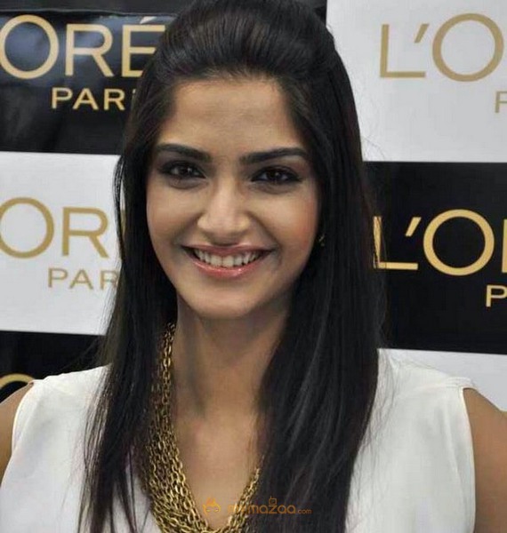 Sonam Kapoor at the launch of Spring Summer 2010 look ‘Golden Girl’ in Mumbai
