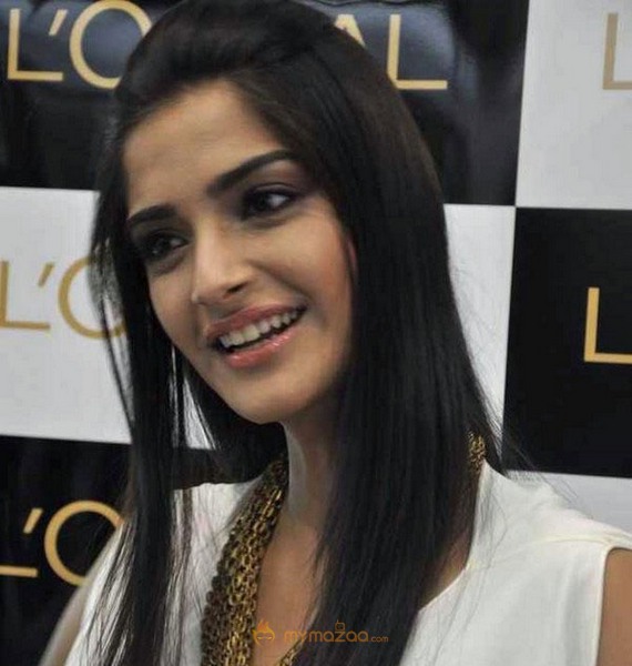 Sonam Kapoor at the launch of Spring Summer 2010 look ‘Golden Girl’ in Mumbai