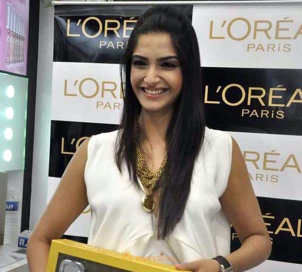 Sonam Kapoor at the launch of Spring Summer 2010 look ‘Golden Girl’ in Mumbai