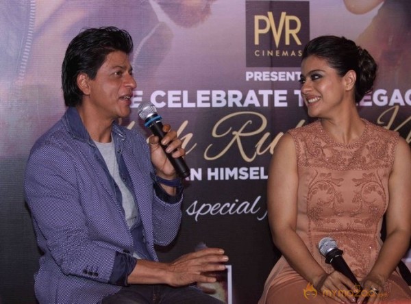 SRK And Kajol At Sneak Preview Show Of Dilwale