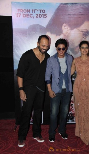 SRK And Kajol At Sneak Preview Show Of Dilwale