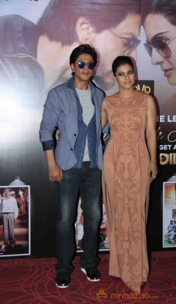 SRK And Kajol At Sneak Preview Show Of Dilwale