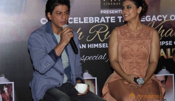 SRK And Kajol At Sneak Preview Show Of Dilwale