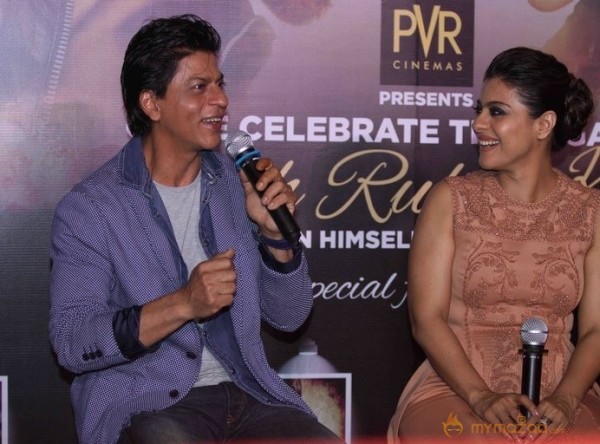 SRK And Kajol At Sneak Preview Show Of Dilwale