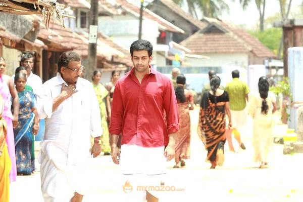 Puthiya Mugham Movie Stills