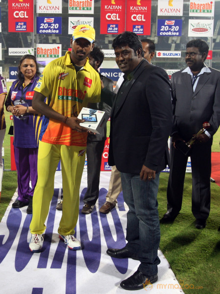 Chennai Rhinos Vs Bengal Tigers CCL 3 Match Gallery 