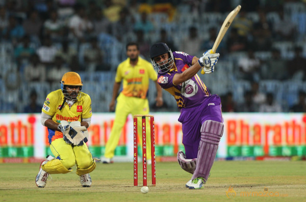 Chennai Rhinos Vs Bengal Tigers CCL 3 Match Gallery 