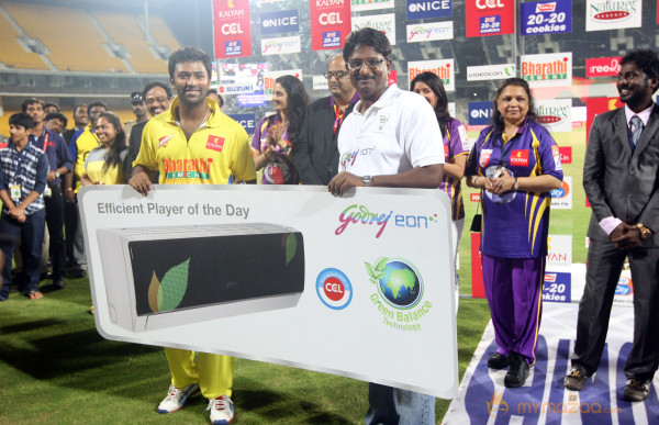 Chennai Rhinos Vs Bengal Tigers CCL 3 Match Gallery 